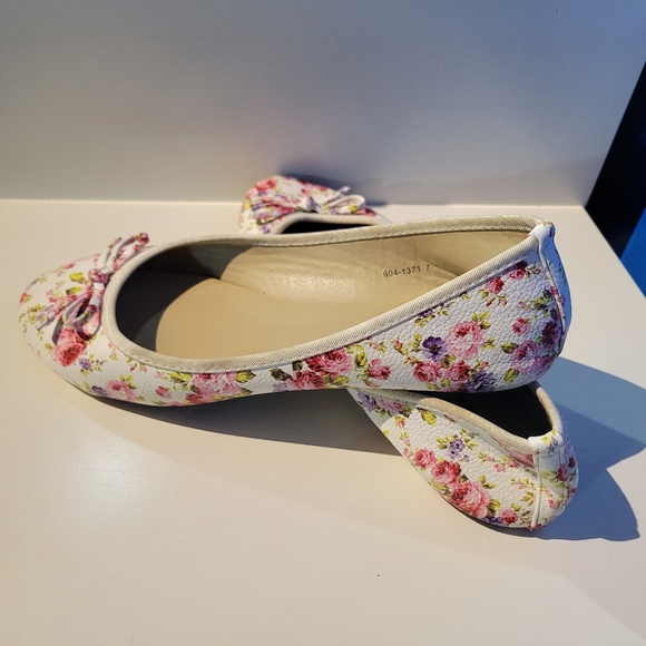 Beta women's floral flats size 7 - Picture 4 of 6